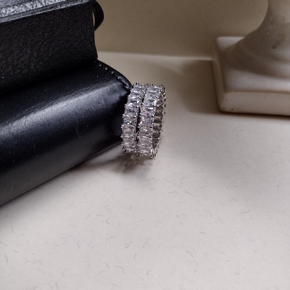 White Gold Sapphire rings sz 8 - Picture 3 of 4